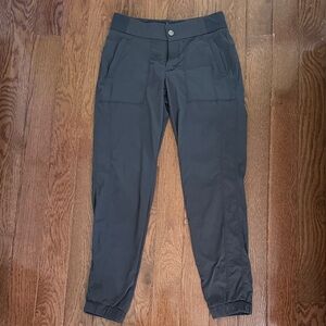 Athletes charcoal gray mid rise joggers